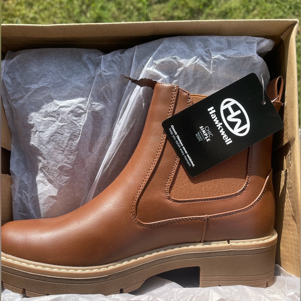 Women’s Hawkwell slip on Chelsea boot. Brown size 8